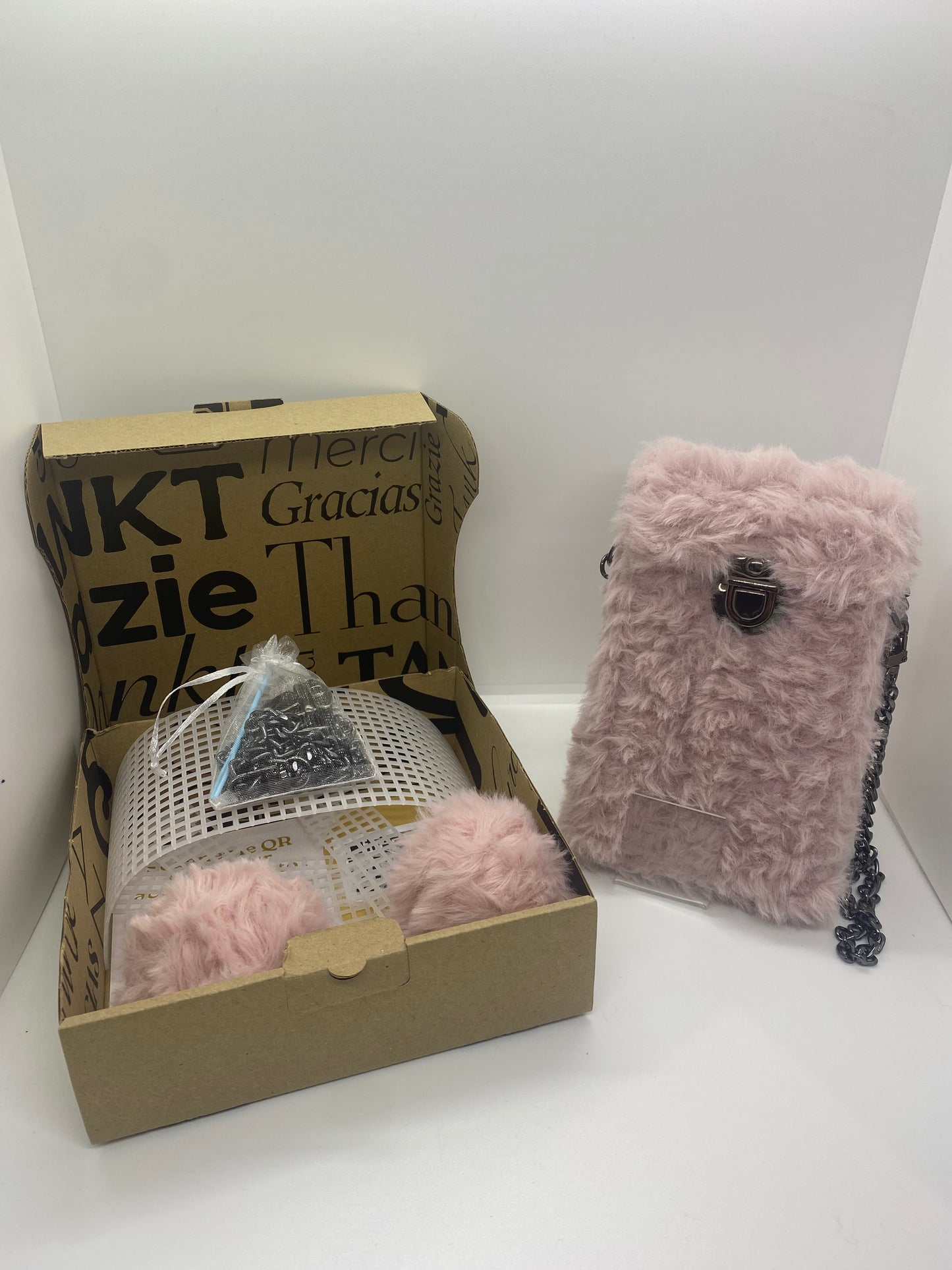 KIT DIY POCHETTE PORTABLE ROSE FLUFFY
