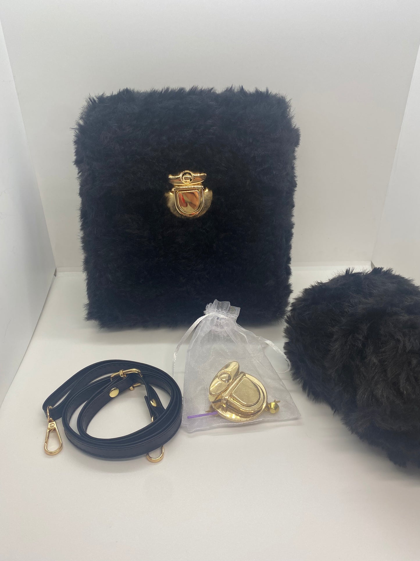 Kit DIY Sac à Main / Sac à Dos en Laine Fluffy Noire